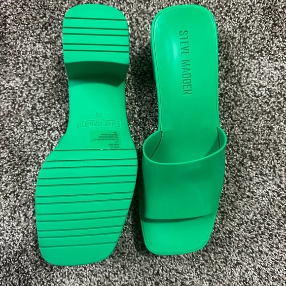 Steve Madden Harlin Green Mules - Picture 8 of 8